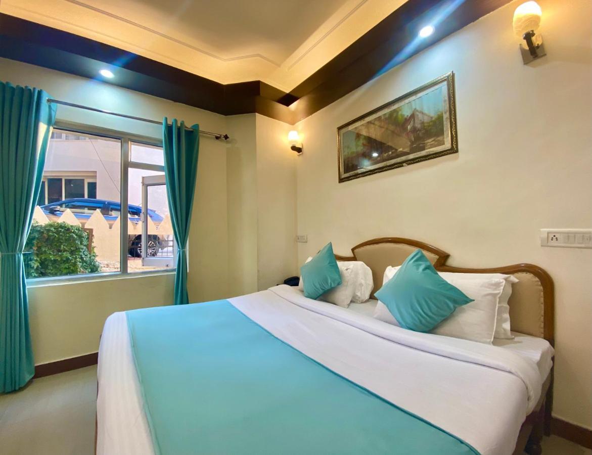 Riversun Hotel Mall Road Масурі Екстер'єр фото